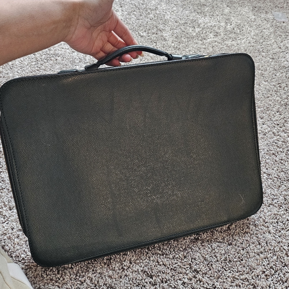 Louis Vuitton Taiga Business bag